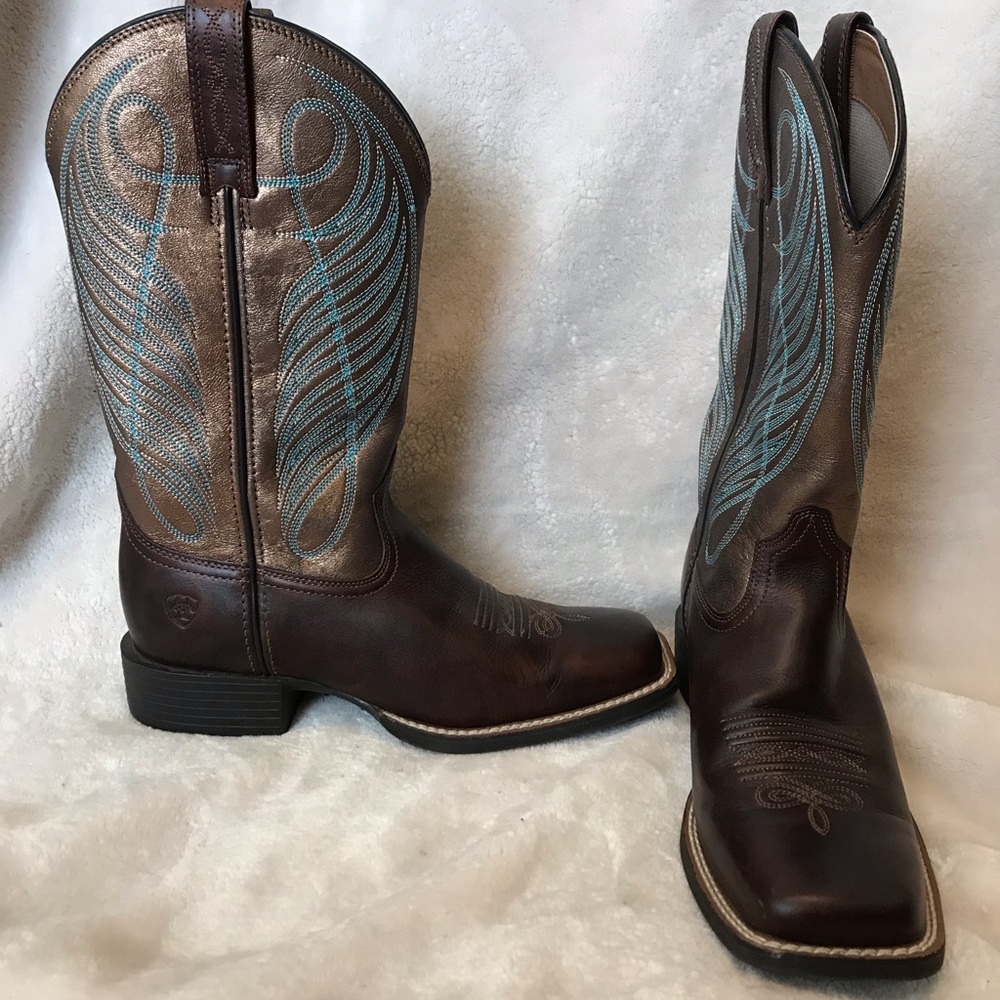 Woman’s size 7 Ariat boots